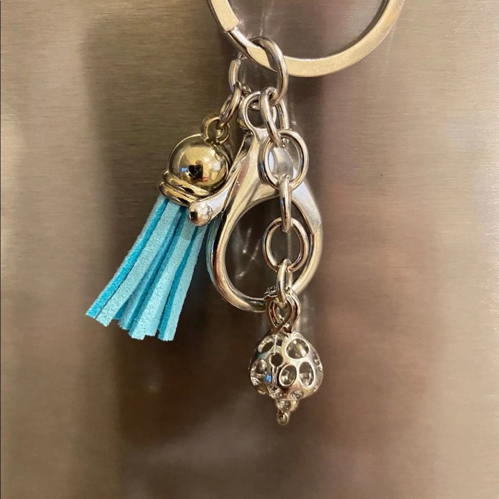 Alice in wonderland pendant keychain
